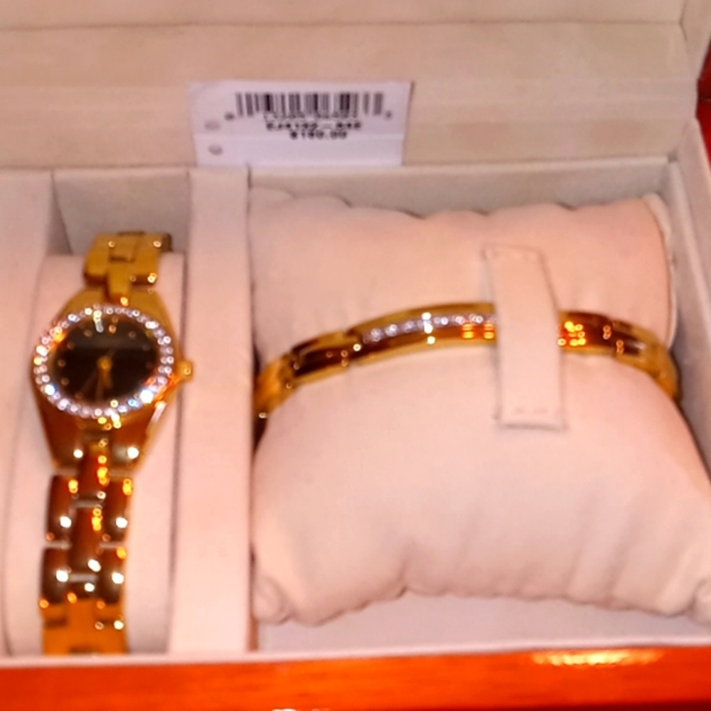 NWT,Citizen,Gold Watch &  Bracelet Set with Swarovski Crystals/Wood Jewelry Box